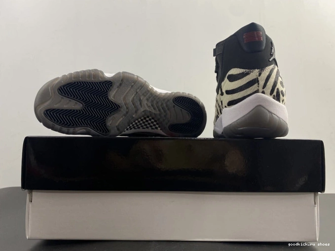 INSTINCT AIR JORDAN ANIMAL AR0715-010 11 0821